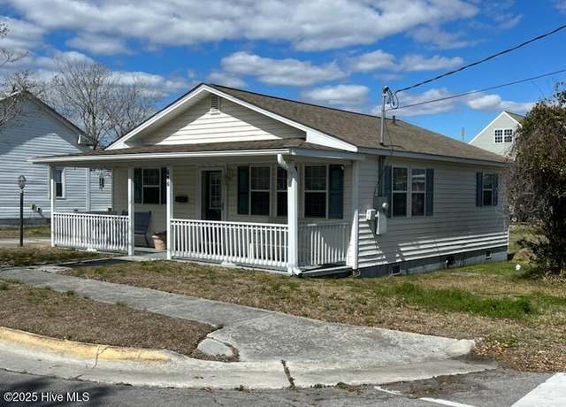 Property at 515 Mulberry St, Beaufort, NC 28516, 2 beds, 1 bath