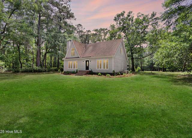 Property at 920 Shelter Creek Dr, Burgaw, NC 28425, 3 beds, 2.5 baths