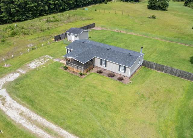Property at 204 Kings Pkwy, Hubert, NC 28539, 3 beds, 2 baths