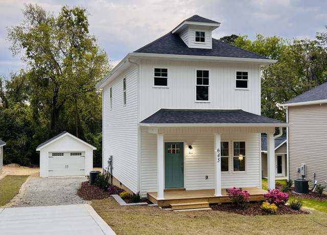 Property at 645 W Iowa Ave, Southern Pines, NC 28387, 3 beds, 2.5 baths
