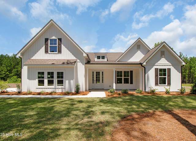 Property at 102 Antebellum Dr, Havelock, NC 28532, 4 beds, 3 baths