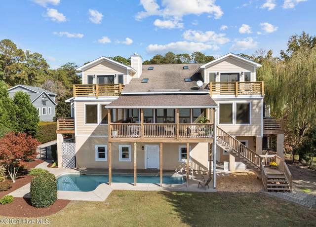 Property at 123 Riverview Dr, Washington, NC 27889, 4 beds, 4 baths