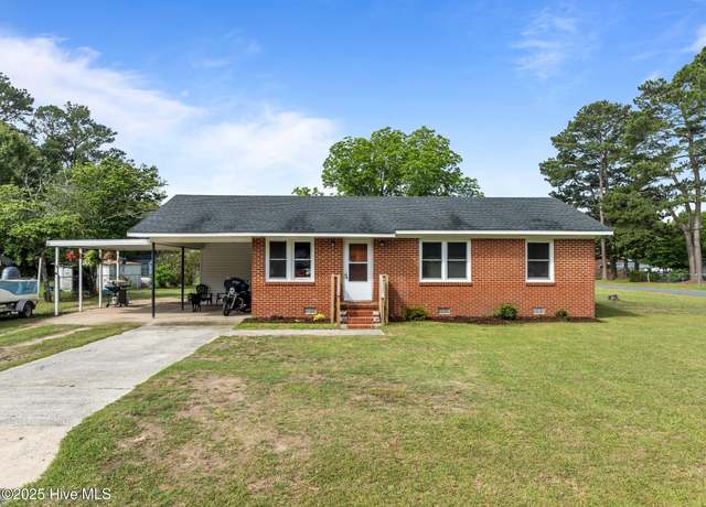 Property at 108 Pine Ln, Washington, NC 27889, 3 beds, 1.5 baths