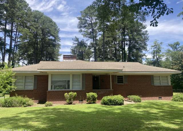 Property at 218 West Blvd, Laurinburg, NC 28352, 3 beds, 1.5 baths