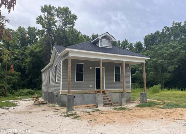Property at 402 W Moore St, Greenville, NC 27834, 3 beds, 2 baths