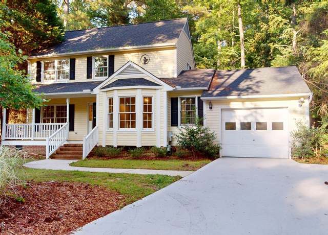 Property at 165 Sandhurst Pl, Southern Pines, NC 28387, 3 beds, 2.5 baths