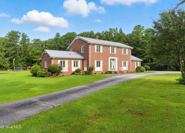 Property at 511 N Timberly Ln, Burgaw, NC 28425, 4 beds, 2.5 baths