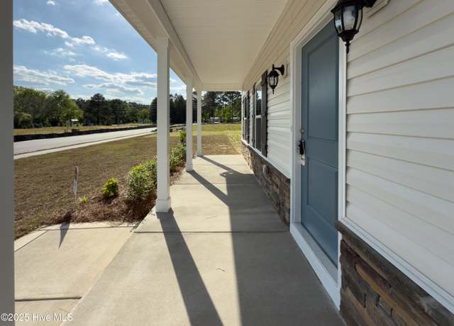 Property at 171 Traveller Way, Raeford, NC 28376, 4 beds, 3 baths