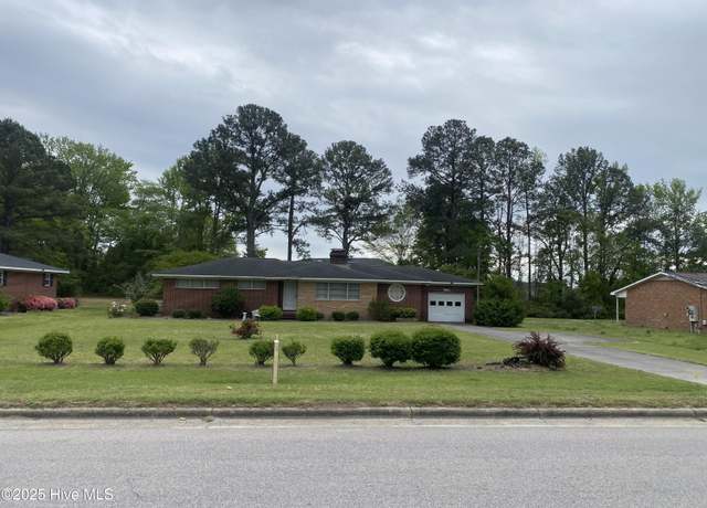Property at 1404 N Berkeley Blvd, Goldsboro, NC 27534, 3 beds, 2 baths