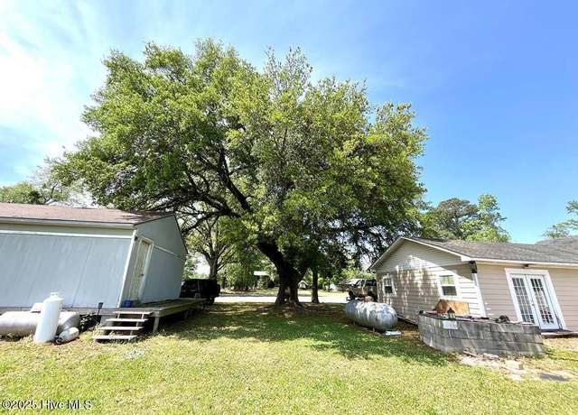 Property at 1281 Old Chinquapin Rd, Beulaville, NC 28518, 3 beds, 2.5 baths