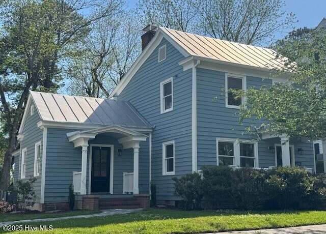 Property at 204 E Queen St, Edenton, NC 27932, 4 beds, 2.5 baths