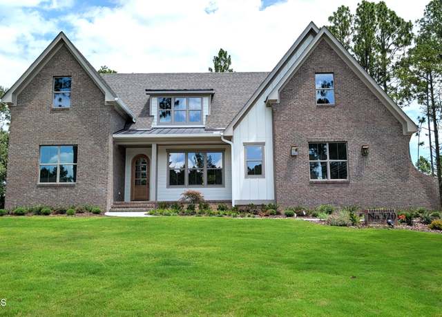 Property at 320 Sloan Ln, Pinehurst, NC 28374, 4 beds, 4 baths
