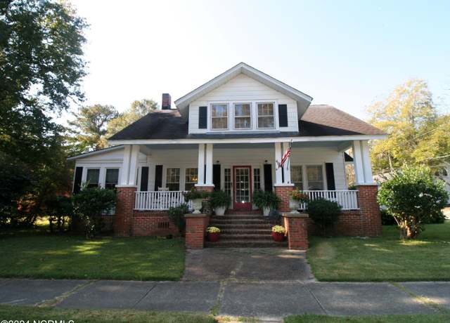 Property at 403 Washington St, Plymouth, NC 27962, 3 beds, 2.5 baths