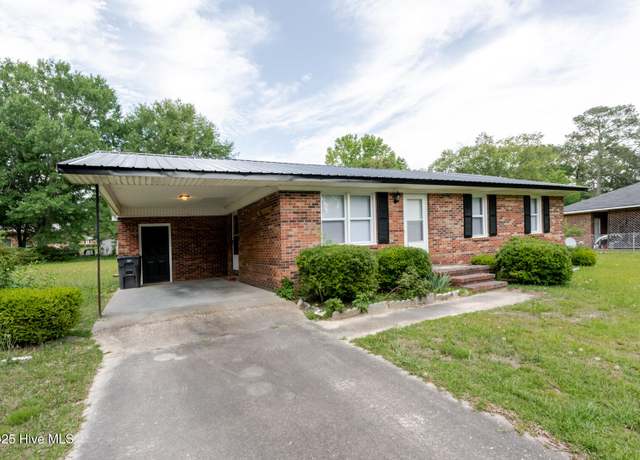 Property at 608 Richardson St, Elizabethtown, NC 28337, 3 beds, 1 bath