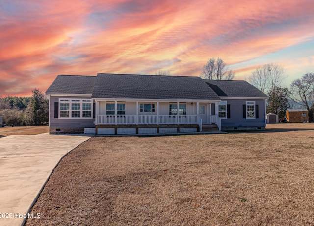 Property at 2313 Blackhawk Dr, Farmville, NC 27828, 3 beds, 2 baths