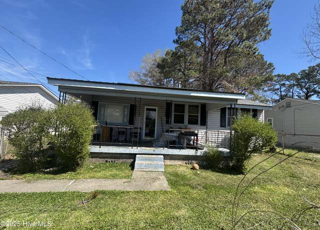 Property at 140 Elizabeth St, Jacksonville, NC 28540, 5 beds, 2 baths