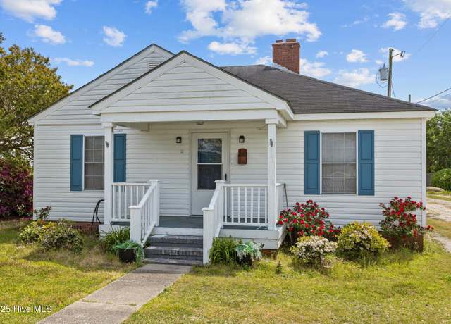 Property at 1403 Evans St, Morehead City, NC 28557, 3 beds, 2 baths