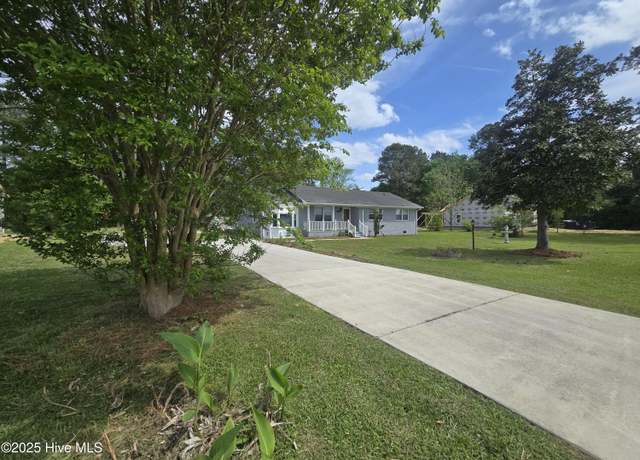 Property at 302 Giles Marshburn Rd, Burgaw, NC 28425, 4 beds, 2.5 baths
