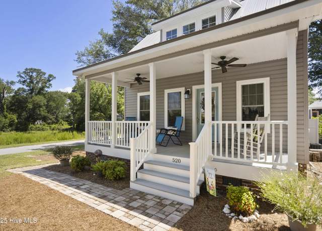 Property at 520 Clarendon Ave, Southport, NC 28461, 2 beds, 1.5 baths