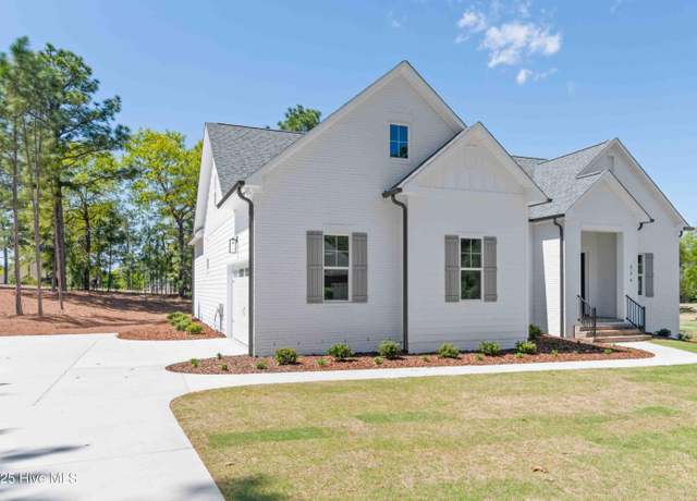 Property at 226 Longleaf Dr, West End, NC 27376, 4 beds, 3 baths
