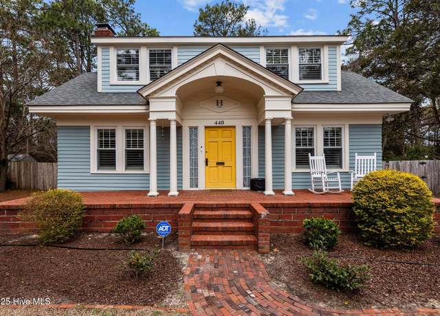 Property at 440 Kensington Rd, Southern Pines, NC 28387, 4 beds, 3 baths