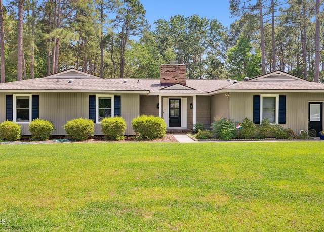 Property at 255 Stoneyfield Dr, Southern Pines, NC 28387, 3 beds, 2.5 baths