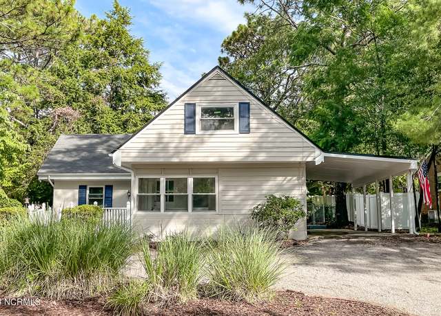 Property at 280 W Delaware Ave, Southern Pines, NC 28387, 3 beds, 2 baths