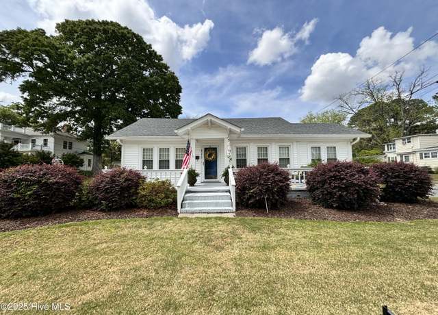 Property at 711 College St, Clinton, NC 28328, 3 beds, 3 baths