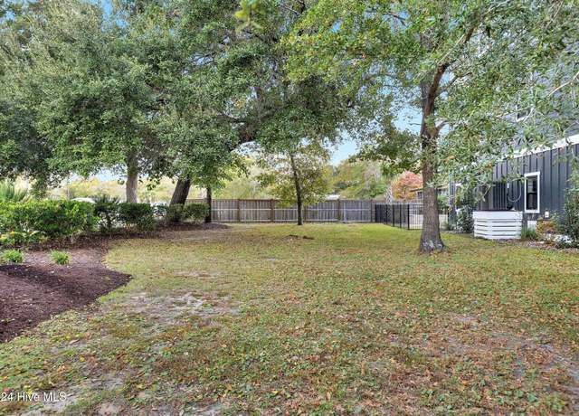 Property at 1 Diamond Point Ct, Surf City, NC 28445