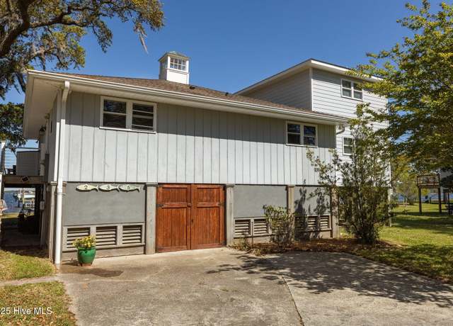 Property at 235 Creek Rd, Beaufort, NC 28516, 2 beds, 3 baths