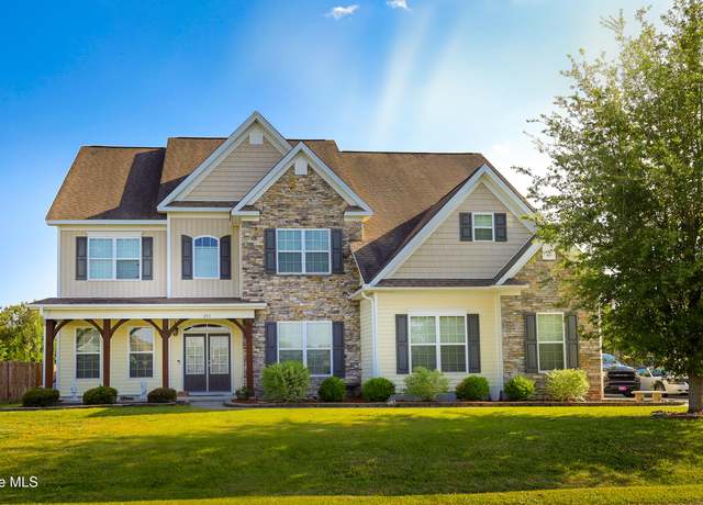 Property at 201 River Winding Rd, Jacksonville, NC 28540, 4 beds, 4.5 baths