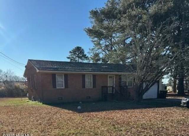 Property at 139 E Circle Dr, Hamilton, NC 27840, 3 beds, 1 bath