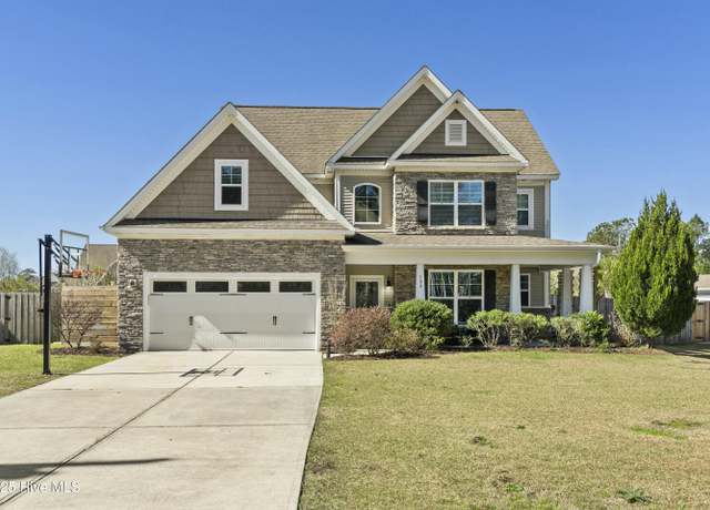Property at 108 Center Dr, Hampstead, NC 28443, 4 beds, 2.5 baths