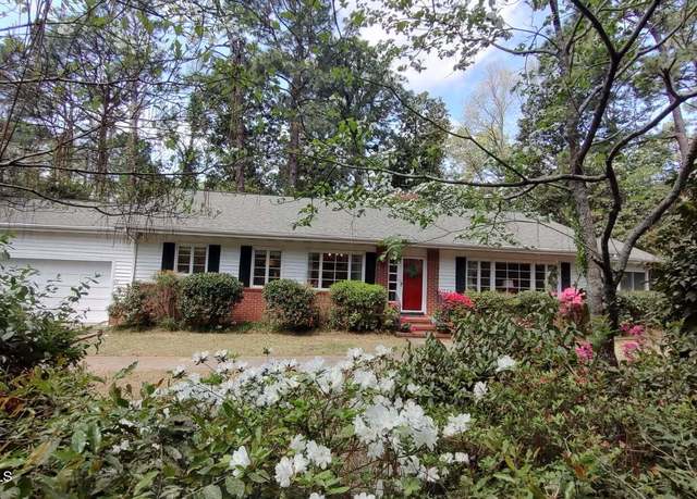 Property at 230 Pinegrove Rd, Southern Pines, NC 28387, 3 beds, 3 baths