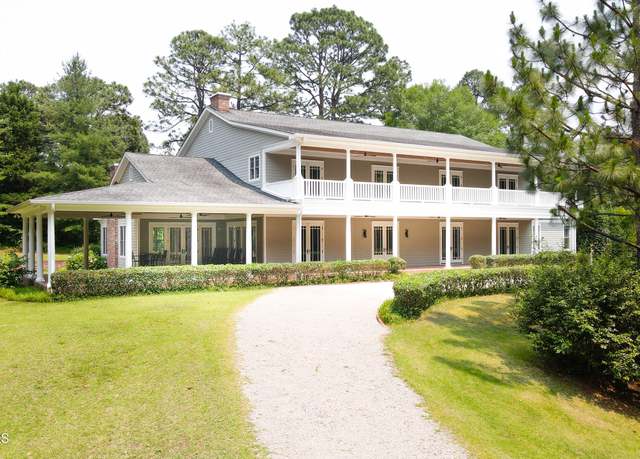 Property at 215 Inverrary Rd, Pinehurst, NC 28374, 5 beds, 5 baths