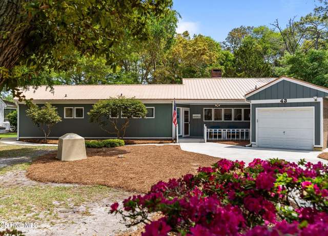 Property at 43 Augusta Dr, Oak Island, NC 28465, 3 beds, 2.5 baths