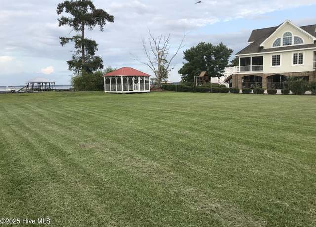 Property at 3935 Waccamaw Shores Rd, Lake Waccamaw, NC 28450