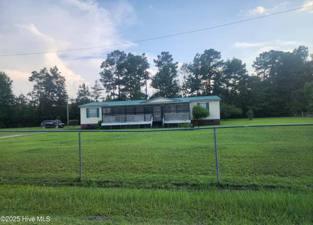 Property at 585 Sycamore Dr, Burgaw, NC 28425, 3 beds, 2 baths