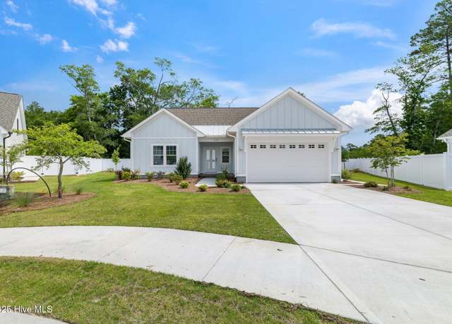 Property at 430 Raven Glen Dr, Southport, NC 28461, 4 beds, 3 baths