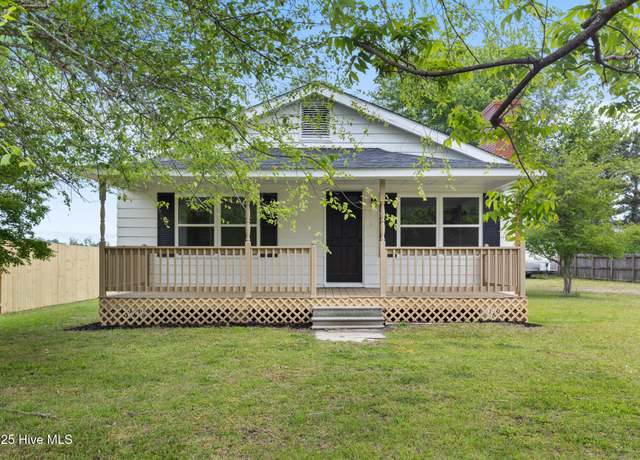Property at 84 Eighth St, Maysville, NC 28555, 3 beds, 1.5 baths