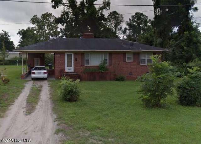 Property at 1311 Beaufort St, New Bern, NC 28560, 2 beds, 1.5 baths