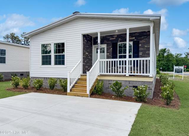 Property at 1005 Pine Ridge Ct, Castle Hayne, NC 28429, 3 beds, 2 baths