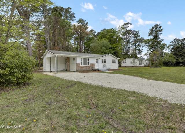 Property at 3911 Penderlea Hwy, Willard, NC 28478, 3 beds, 1 bath