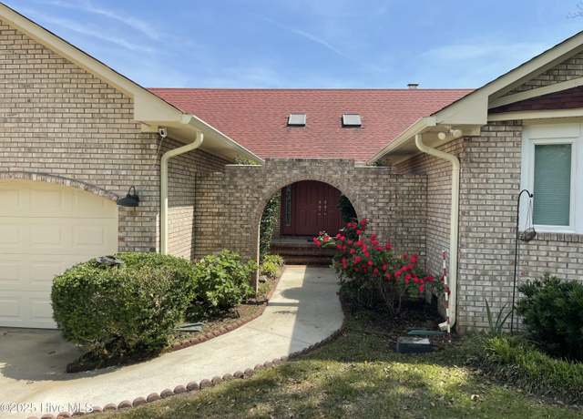 Property at 995 Chadwick Shores Dr, Sneads Ferry, NC 28460, 4 beds, 2.5 baths