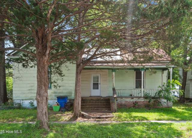 Property at 805 N Mclewean St, Kinston, NC 28501, 3 beds, 1 bath