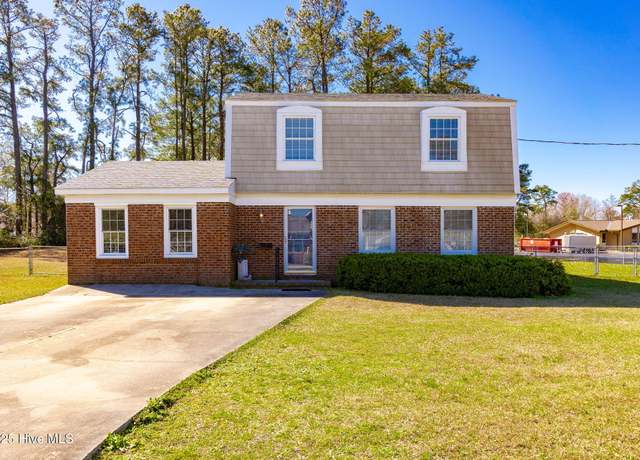 Property at 907 Oxford Dr, Morehead City, NC 28557, 3 beds, 1.5 baths