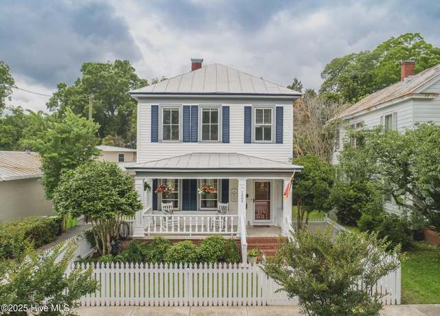 Property at 1309 N Pasteur St, New Bern, NC 28560, 3 beds, 2 baths