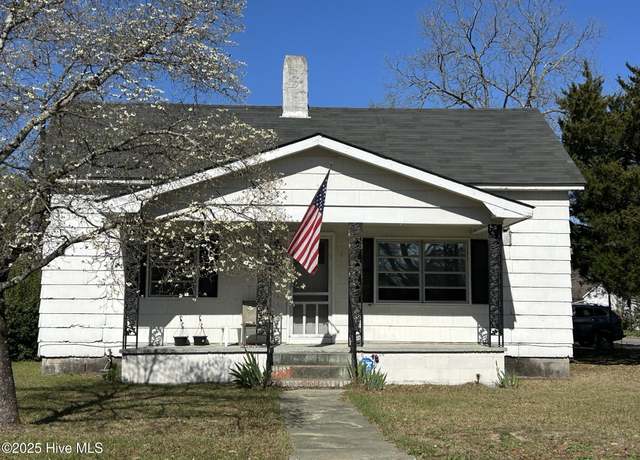 Property at 201 2nd St, Laurinburg, NC 28352, 2 beds, 1 bath