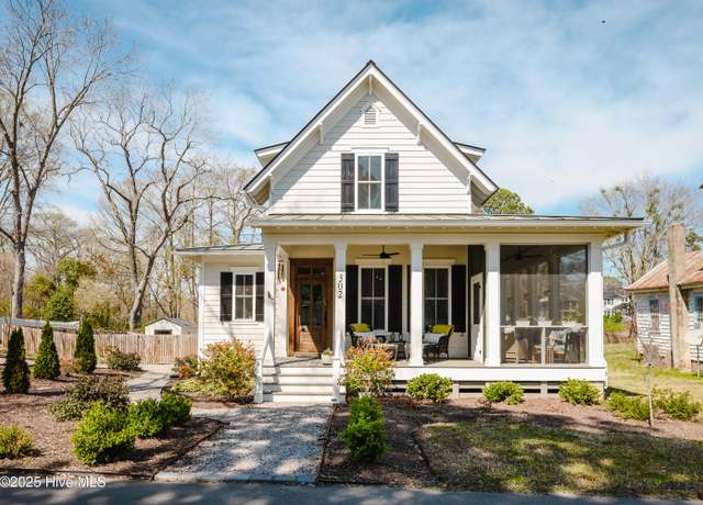 Property at 302 W Church St, Edenton, NC 27932, 3 beds, 2.5 baths