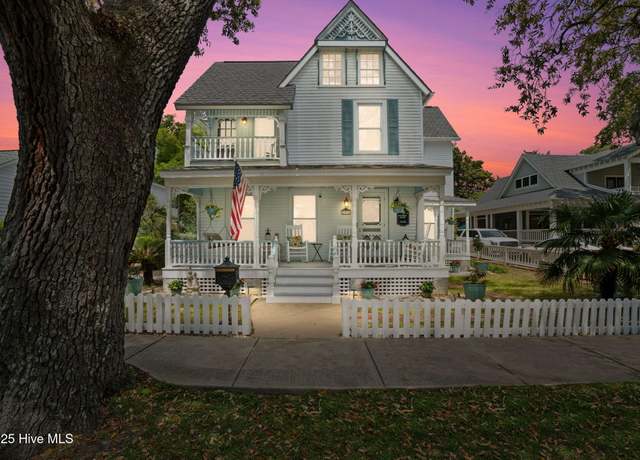 Property at 210 W West St, Southport, NC 28461, 4 beds, 2 baths